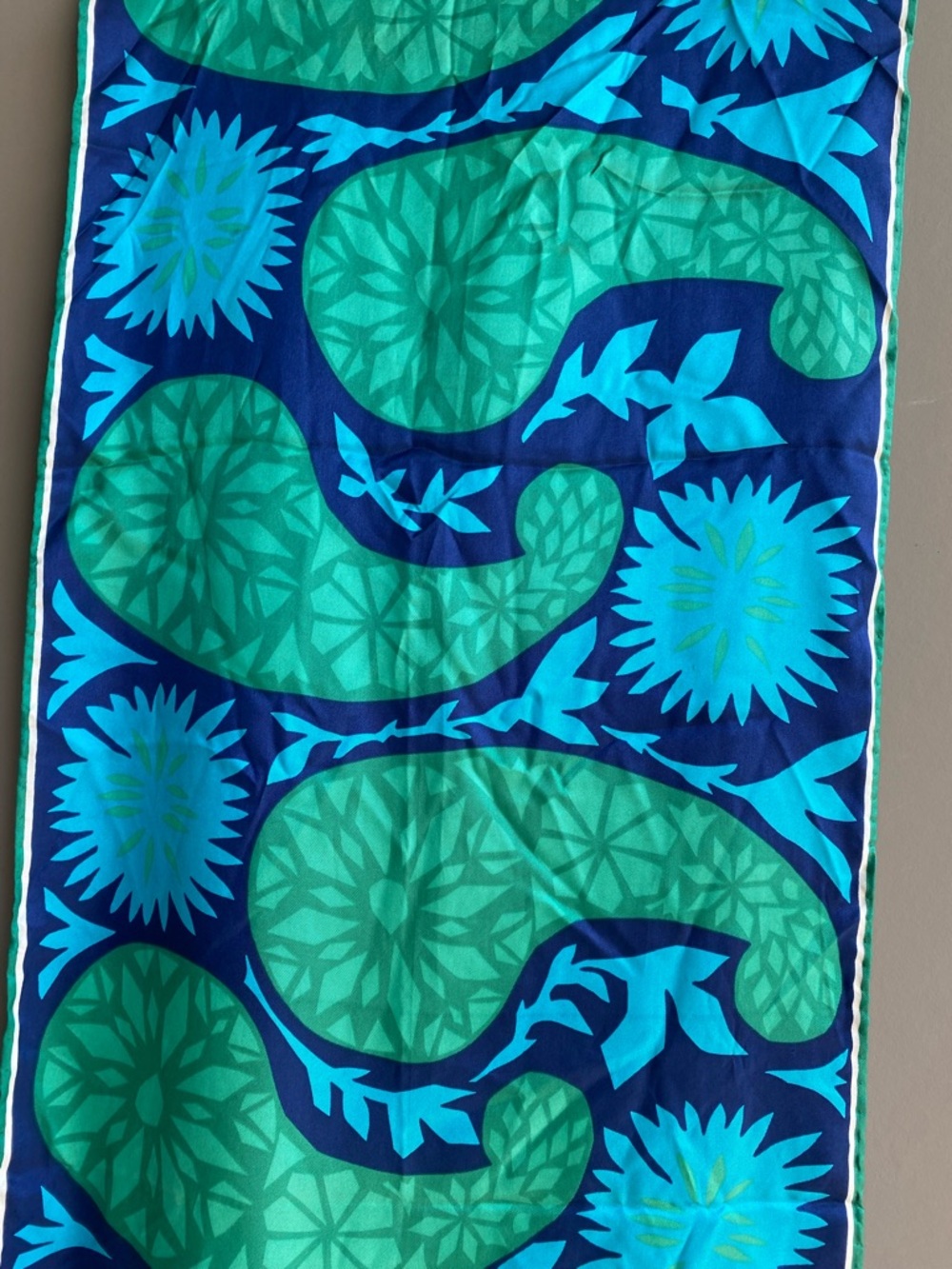Vera by Vera Neumann Vintage Silk Paisley Rectangular Scarf - Picture 3 of 10